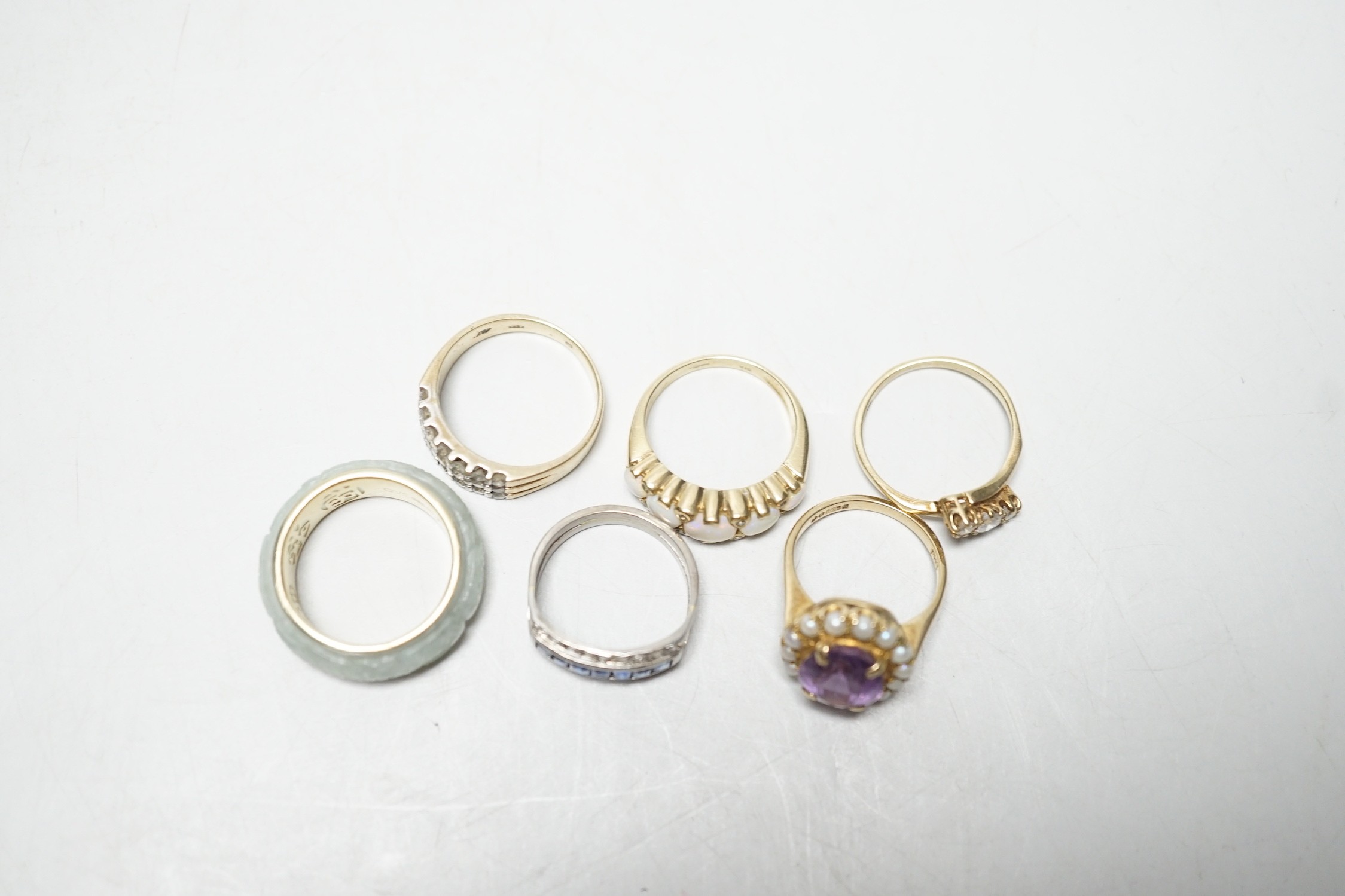 Four assorted modern 9ct god and gem set rings including amethyst and split pearl and white opal and diamond chip, gross 13.5 grams, together with a modern 585 and jade? ring, gross 4.7 grams and a white metal, sapphire